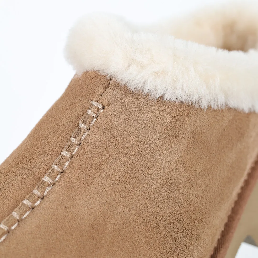 Pick up locally 💰560 Core recommended good price It is a very suitable choice for home use. In recent years, uug has launched a series of styles, which are partially geared towards the preferences of young consumers and have also moved to the forefront of fashion trends. Shoe body material: water-repellent coated suede upper, 17 mm UGGPURE™ implantable wool insole, lightweight non-slip and comfortable rubber outsole, with brand LOGO and trademark, with full packaging Size: 35 36 37 38 39 40